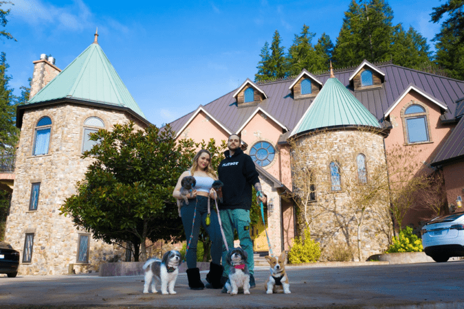 Fleshlight Chicas en las Noticias: Mia Malkova compra un castillo porno - Fleshlight