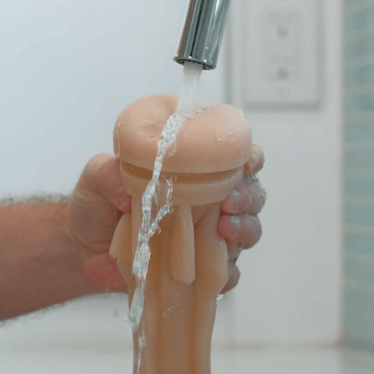 Cómo limpiar y cuidar tu Fleshlight: Edición 2023 - Fleshlight