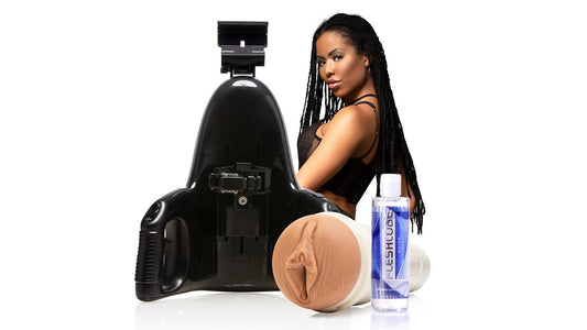 Lanzamiento Universal Kira Noir Pack - Fleshlight