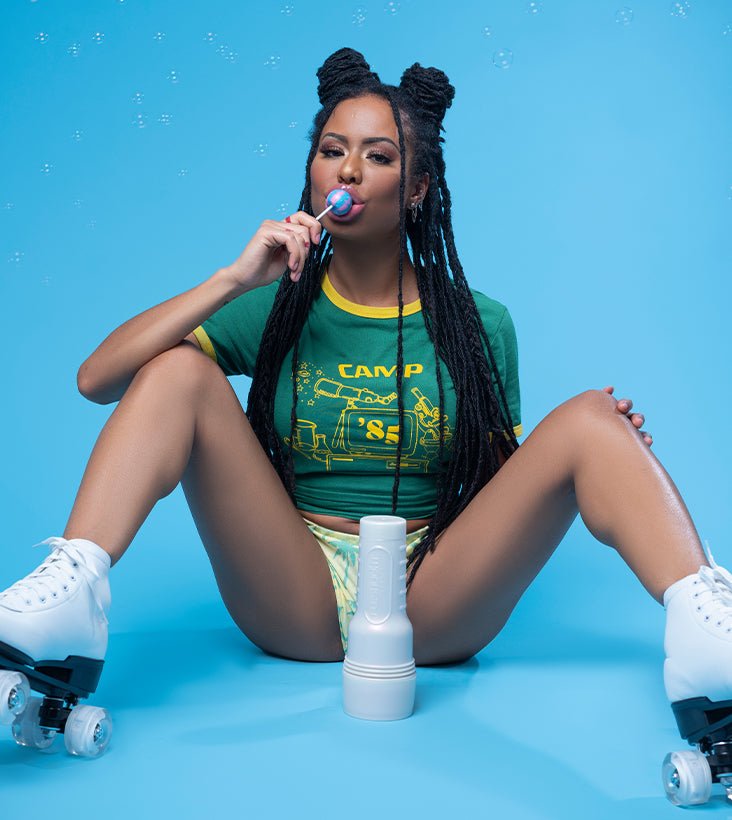 Lanzamiento Universal Kira Noir Pack - Fleshlight